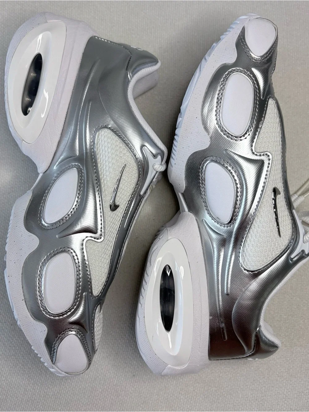 Nike Air Max Muse White Silver Metallic Size 7